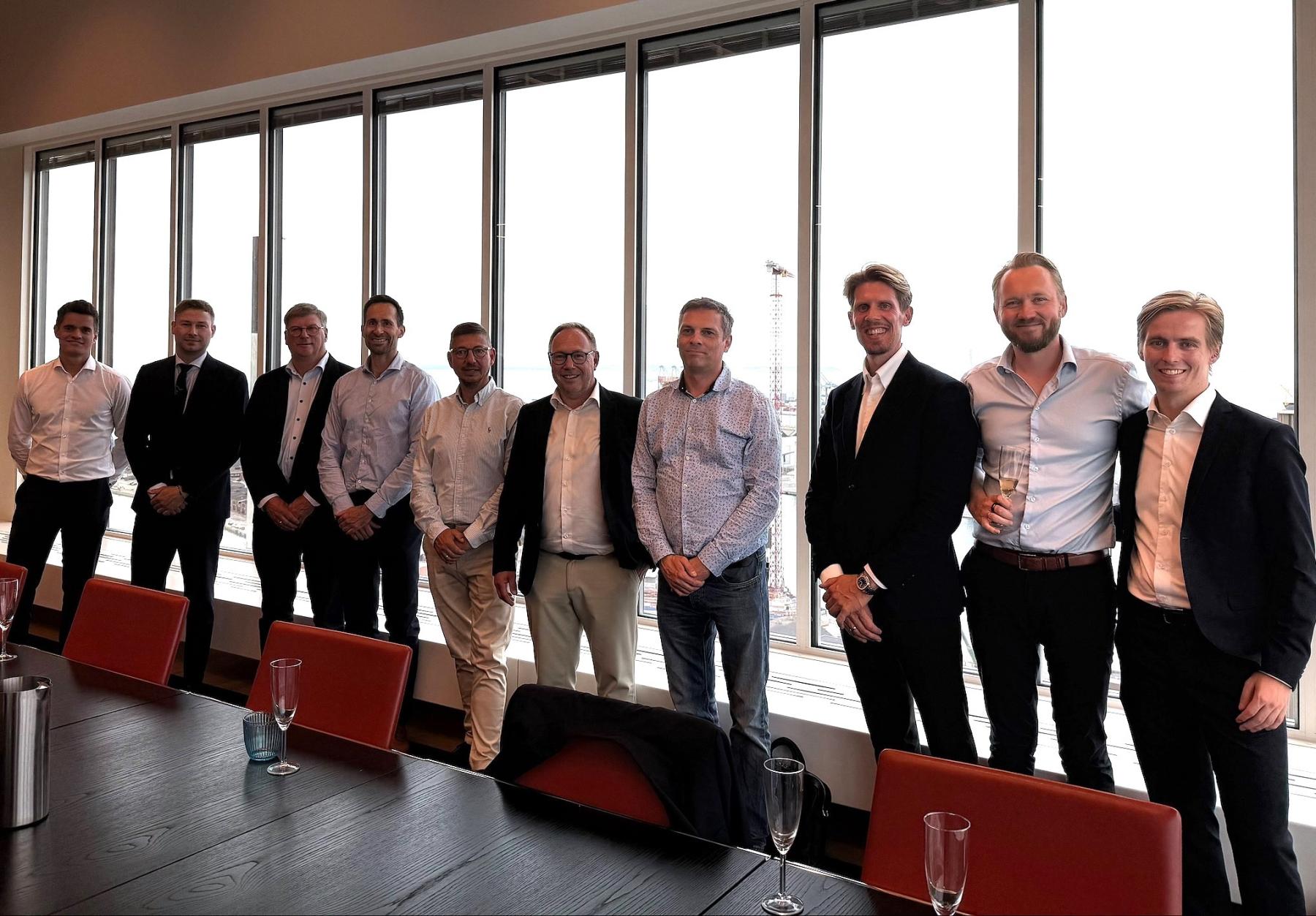 De involverede parter ved overdragelsen af PlusCoat til DOT A/S. Den fynske virksomhed bliver lagt sammen med pulverlake-ringsvirksomheden DOT Steel Coating under navnet DOT Colors A/S.