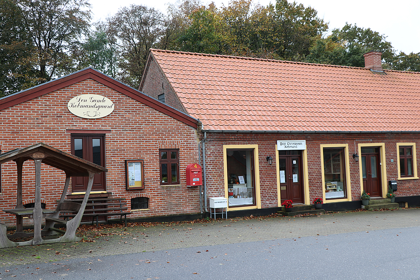 Uhre Købmandsgård