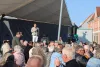 En veloplagt Johnny Hansen fik startet Brande Marked op i strålende solskin. Foto: Anne-Marie Pedersen